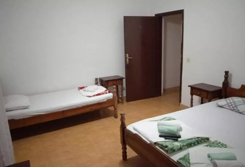 تختخواب و صبحانه Apartments Regina