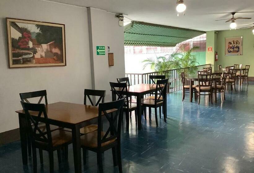 تختخواب و صبحانه Doña Carmen