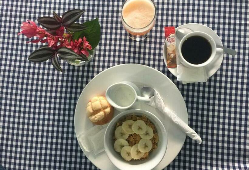 تختخواب و صبحانه Doña Carmen