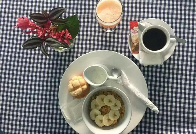 تختخواب و صبحانه Doña Carmen