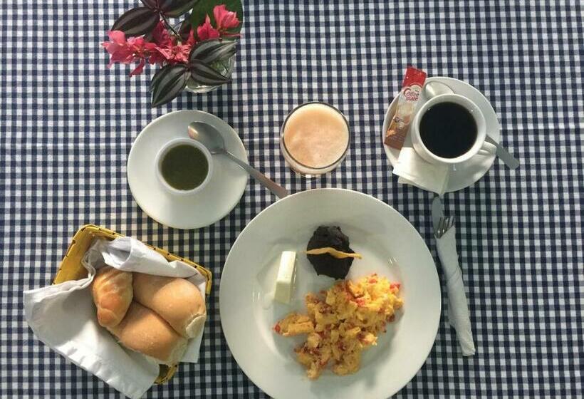 تختخواب و صبحانه Doña Carmen