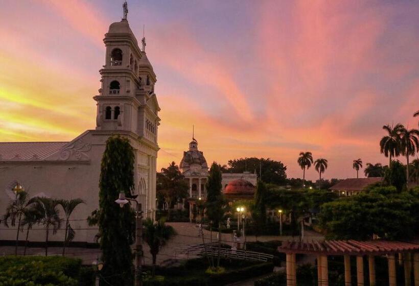 تختخواب و صبحانه Doña Carmen