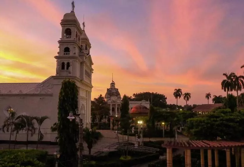 تختخواب و صبحانه Doña Carmen