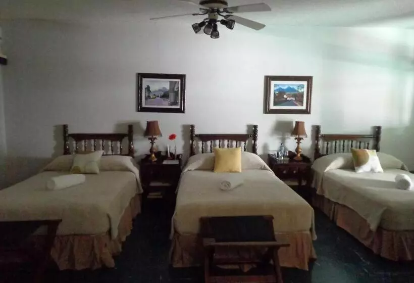 تختخواب و صبحانه Doña Carmen