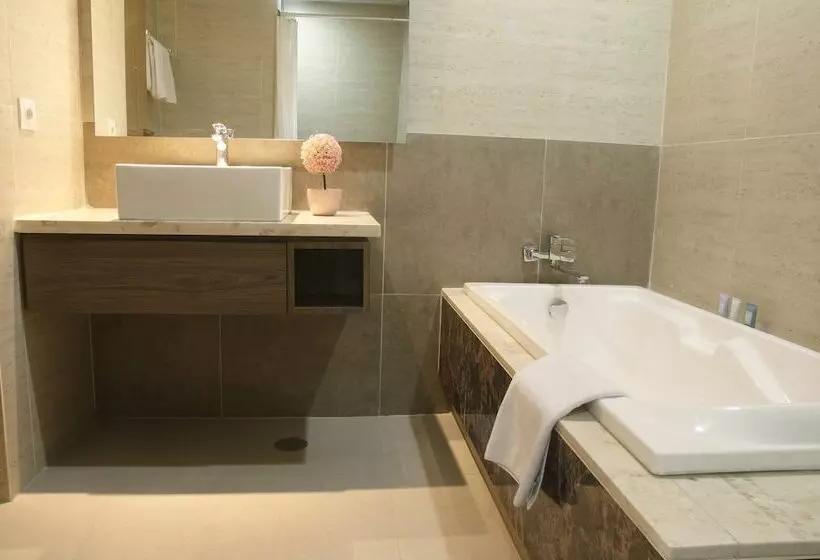 Graha Makara Suite Hotel & Residence