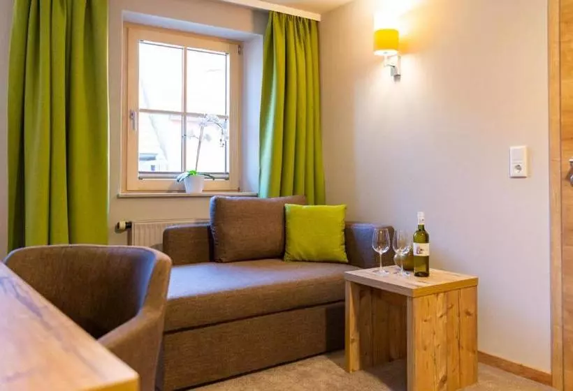 Hotelli Gasthaus Winzerstube &