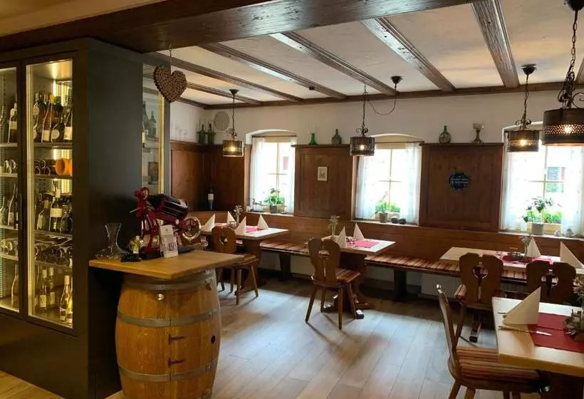 Hotelli Gasthaus Winzerstube &