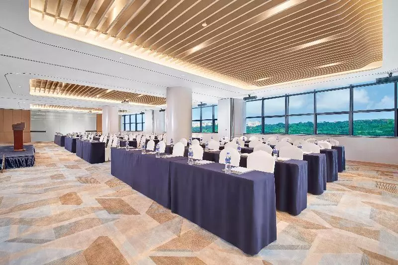 هتل Holiday Inn Express Chongqing Airport Zone By Ihg