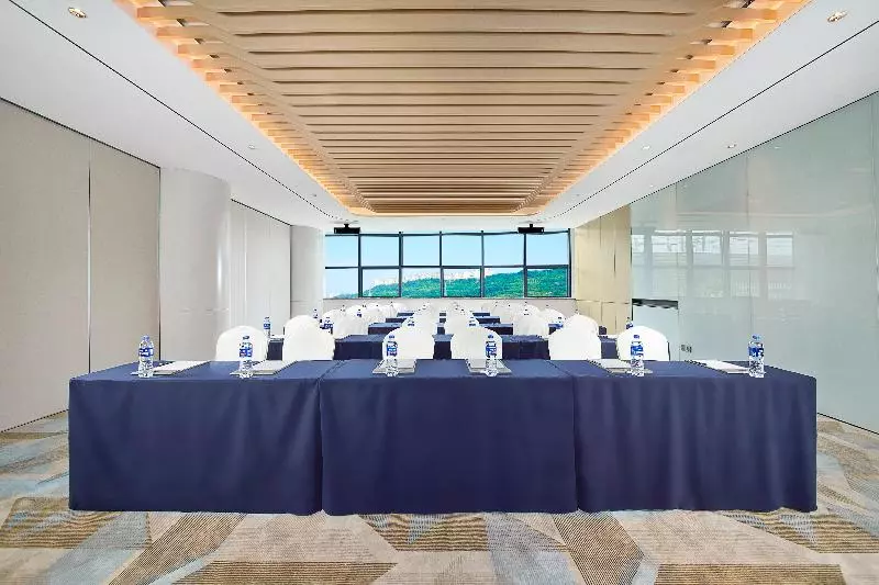 هتل Holiday Inn Express Chongqing Airport Zone By Ihg