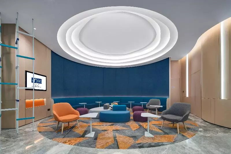 هتل Holiday Inn Express Chongqing Airport Zone By Ihg