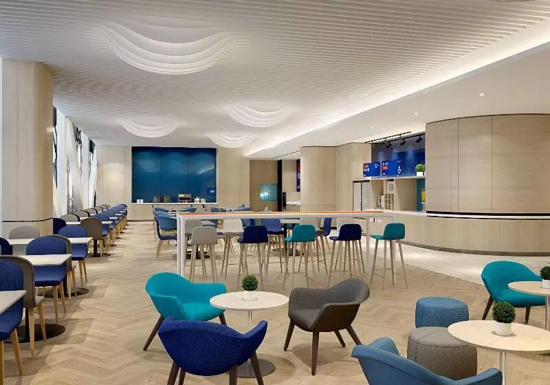 هتل Holiday Inn Express Chongqing Airport Zone By Ihg