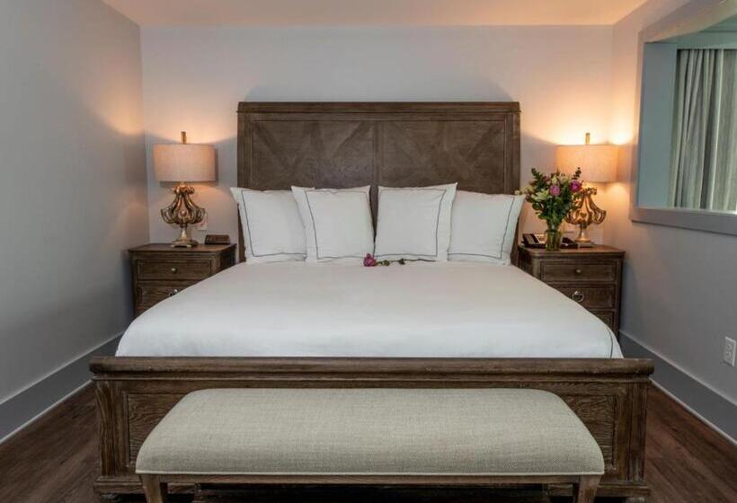 Отель Oaks On The River