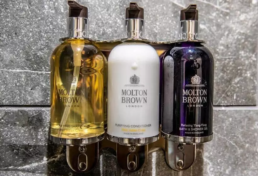 Hotelli Oaks On The River