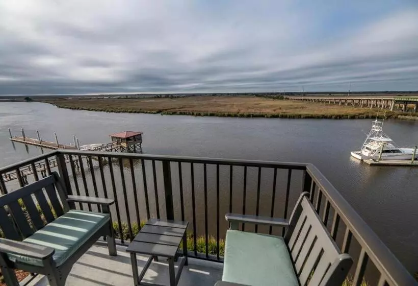 Hotelli Oaks On The River