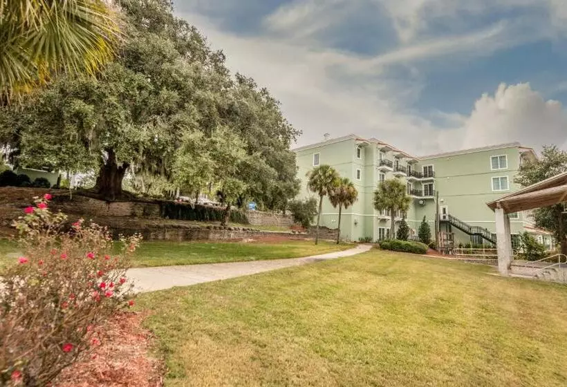 Hotelli Oaks On The River