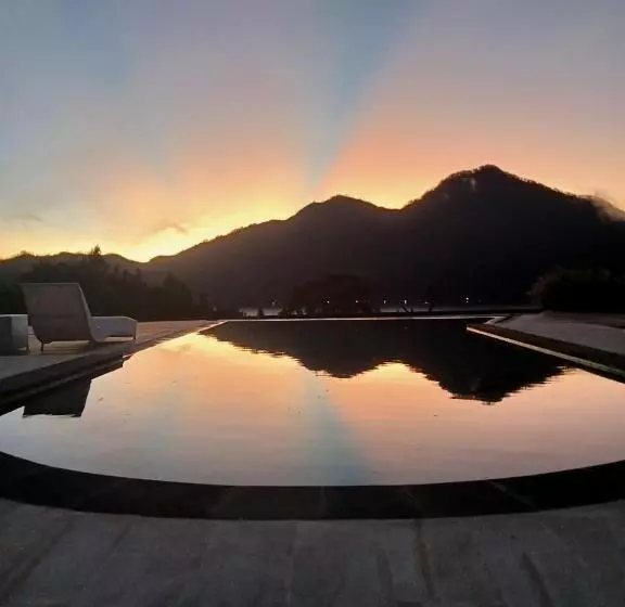 ペンション The Breezy Volcano