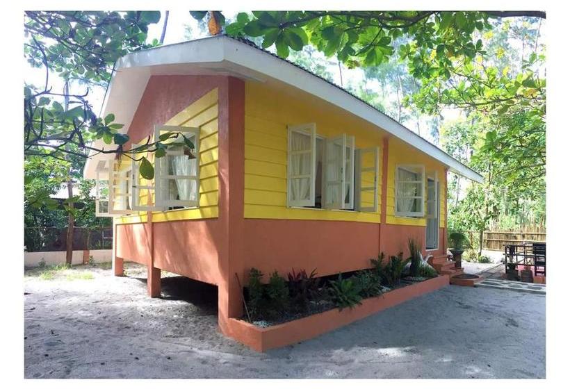 فندق Reddoorz Hostel @ Ragsak Kamp Beach Resort