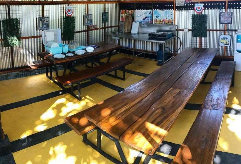 فندق Reddoorz Hostel @ Ragsak Kamp Beach Resort