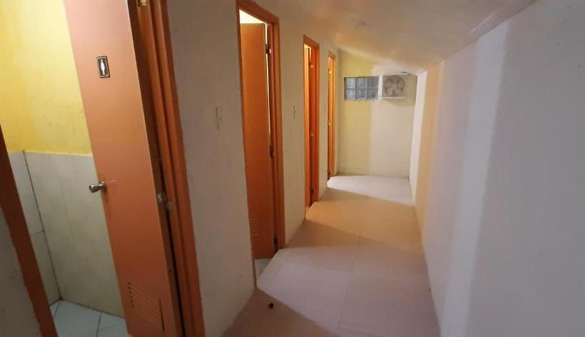 فندق Reddoorz Hostel @ Ragsak Kamp Beach Resort