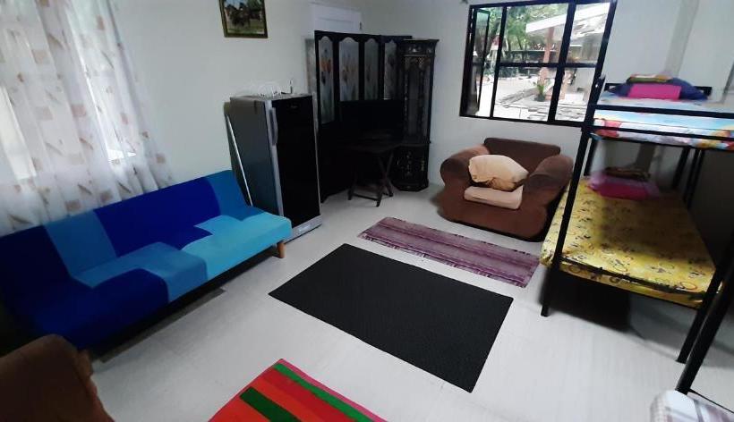 فندق Reddoorz Hostel @ Ragsak Kamp Beach Resort