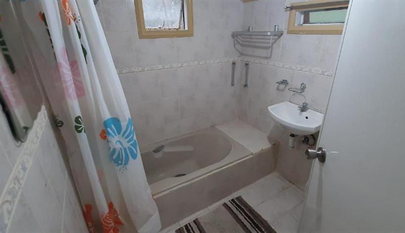 فندق Reddoorz Hostel @ Ragsak Kamp Beach Resort