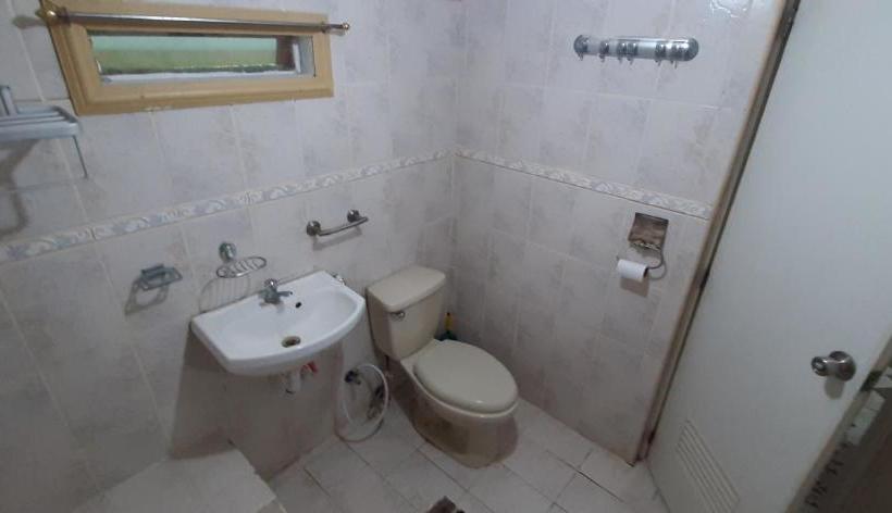 فندق Reddoorz Hostel @ Ragsak Kamp Beach Resort