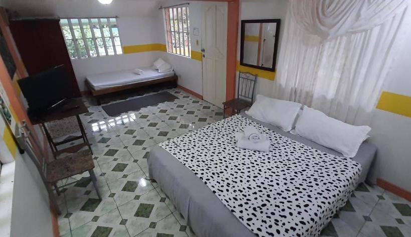 فندق Reddoorz Hostel @ Ragsak Kamp Beach Resort