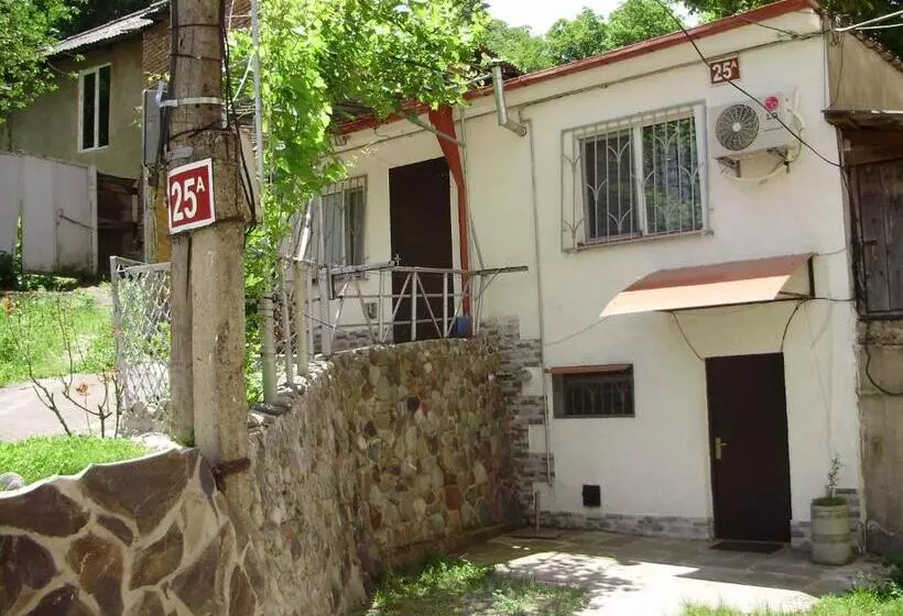 پانسیون Apartment On Erekle 25a