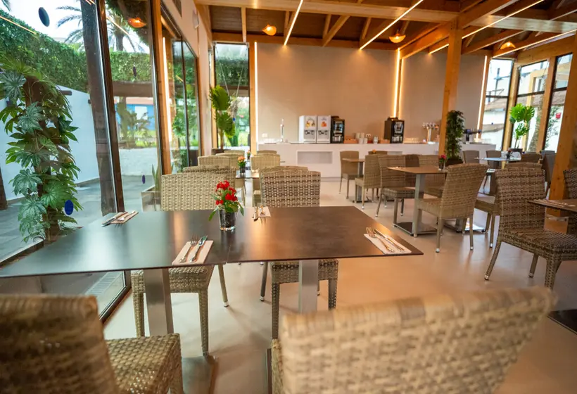 HL Miraflor Suites
