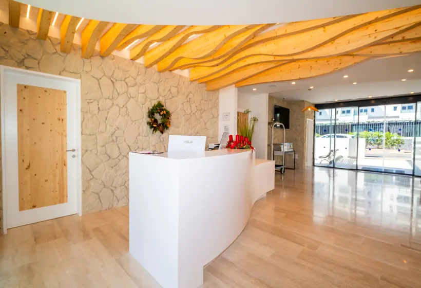 HL Miraflor Suites