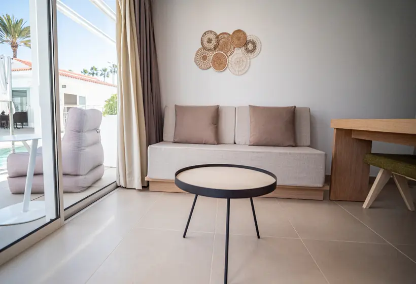 HL Miraflor Suites