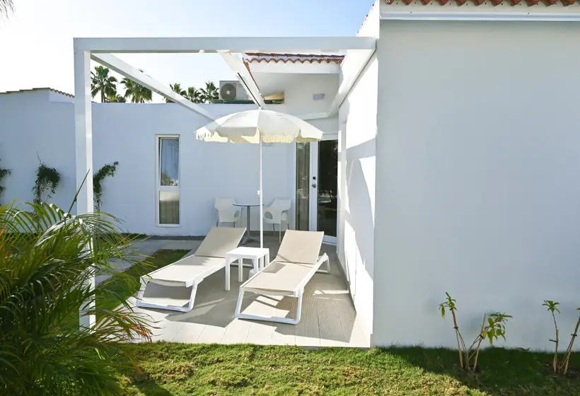 HL Miraflor Suites