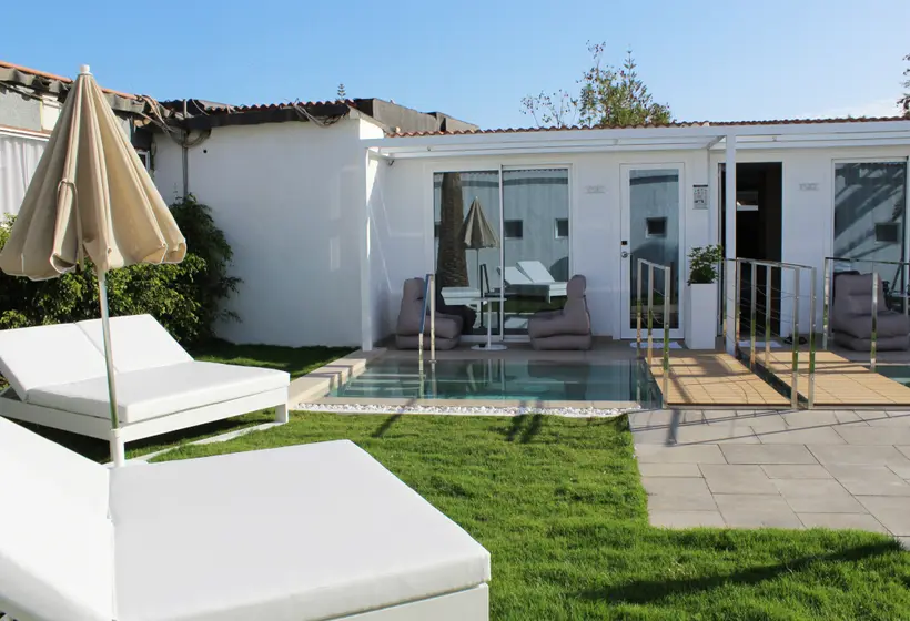 HL Miraflor Suites