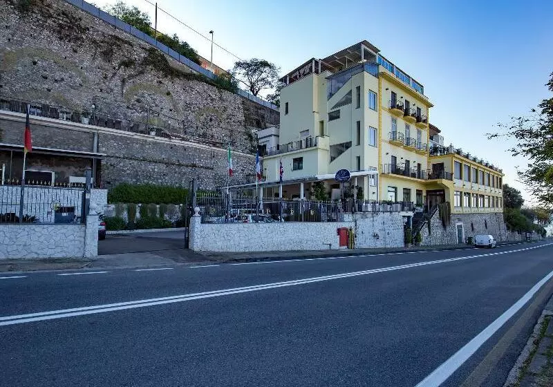 هتل La Panoramica