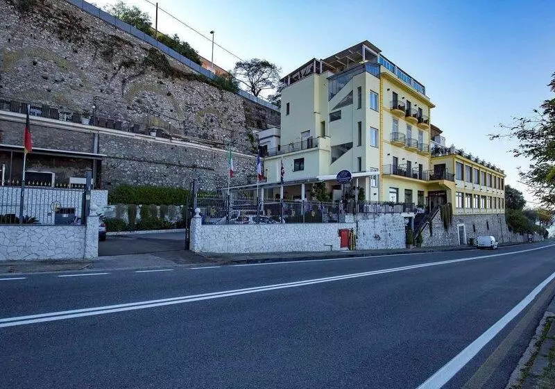 هتل La Panoramica