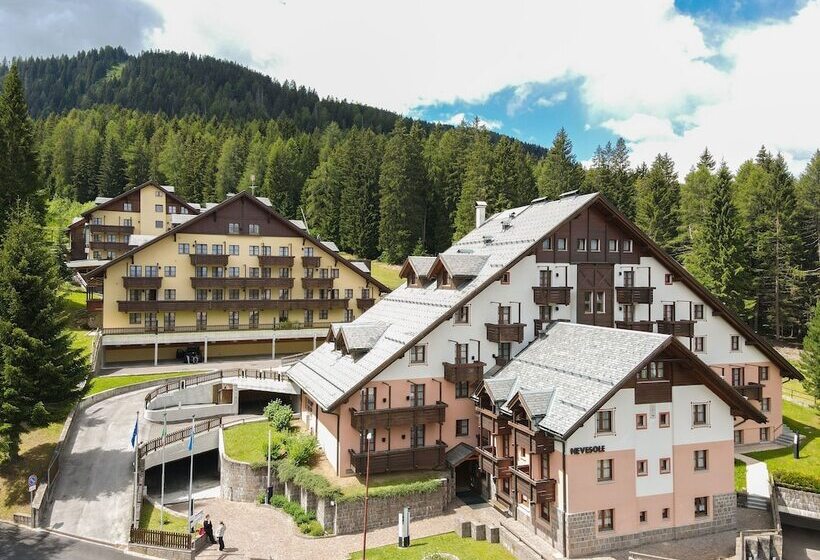 호텔 Nevesole Folgarida Resort Apart