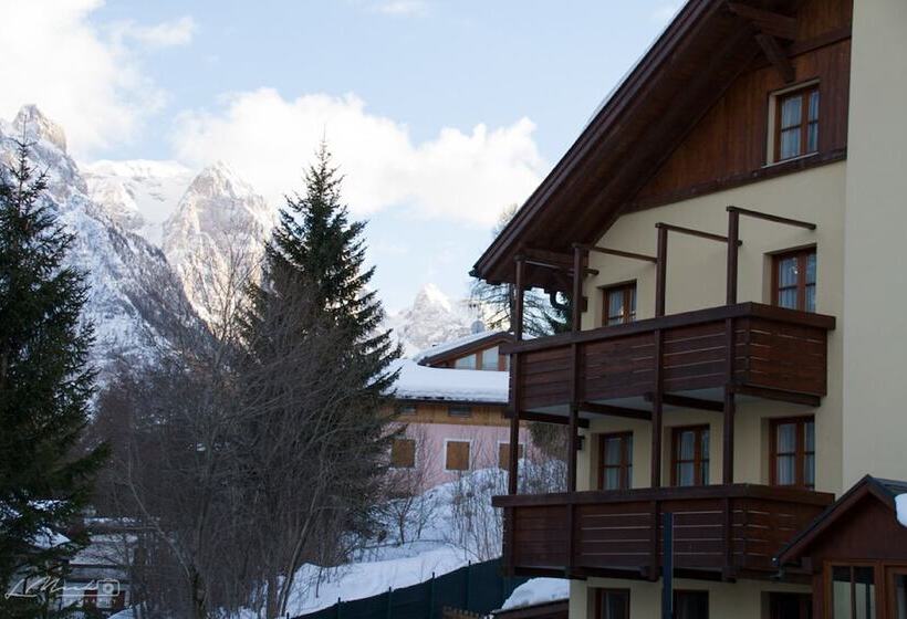 호텔 Nevesole Folgarida Resort Apart