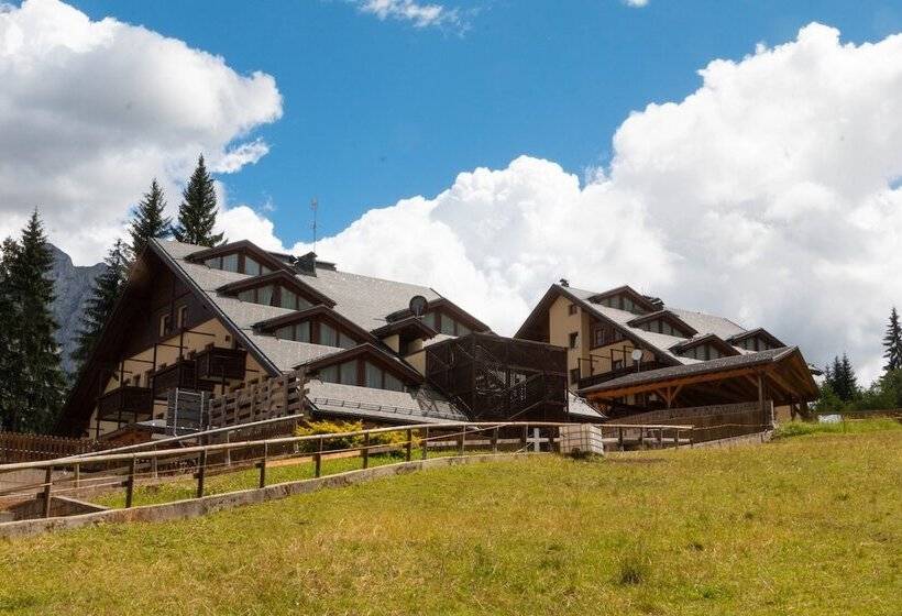 호텔 Nevesole Folgarida Resort Apart