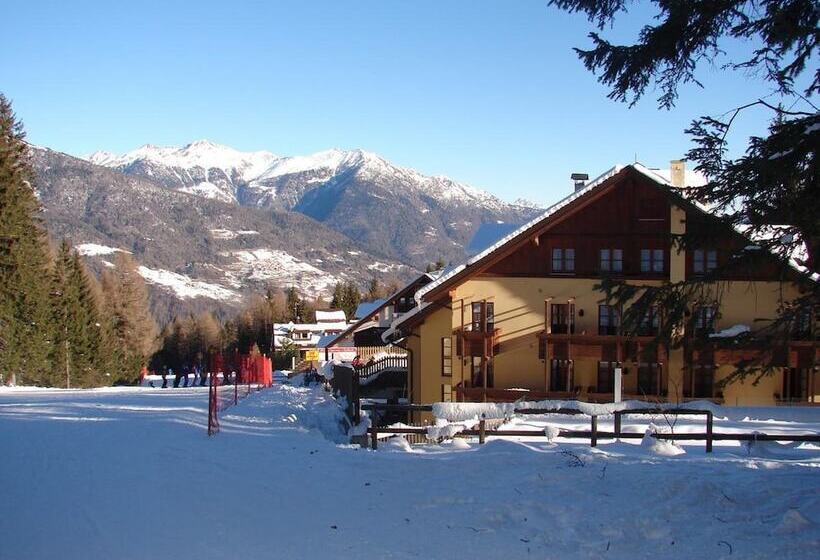 호텔 Nevesole Folgarida Resort Apart