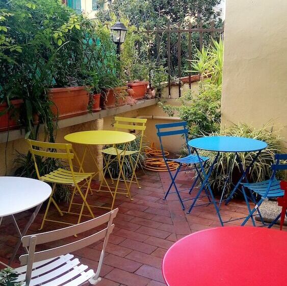 تختخواب و صبحانه Tourist House