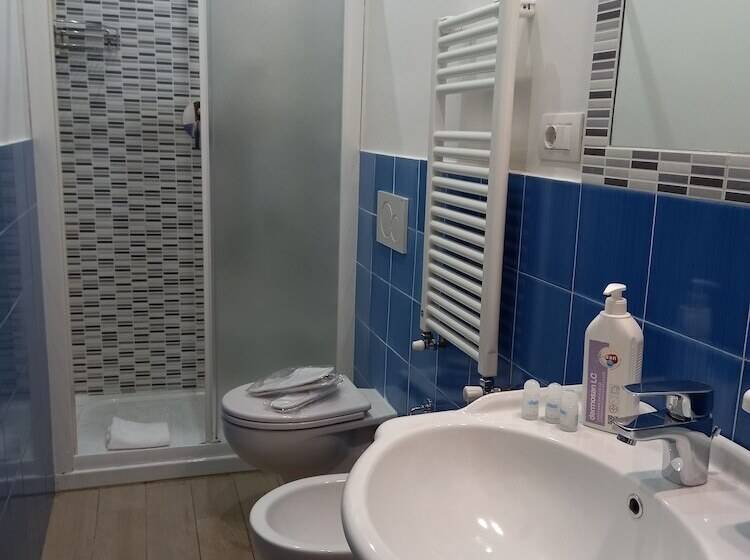 تختخواب و صبحانه Tourist House