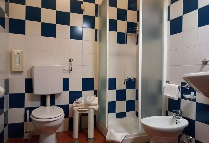 تختخواب و صبحانه Tourist House