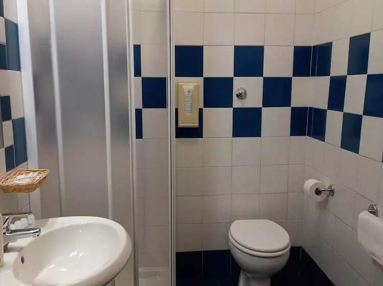 تختخواب و صبحانه Tourist House