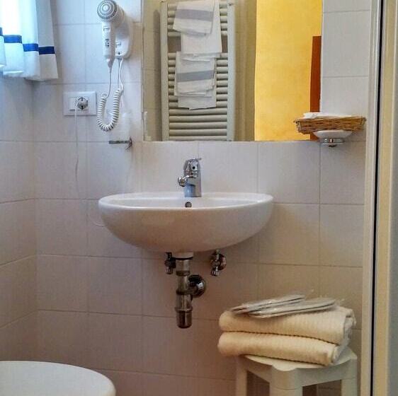 تختخواب و صبحانه Tourist House