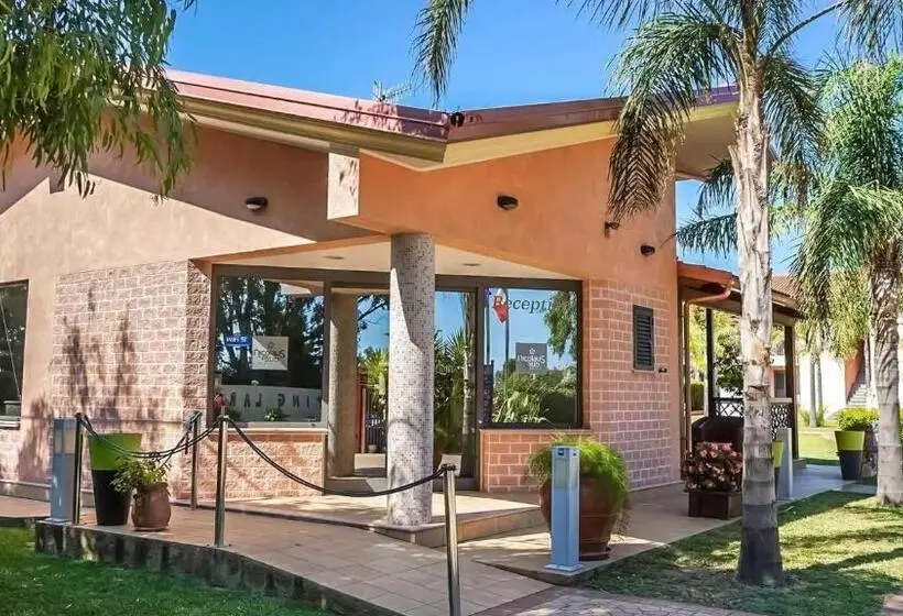 هتل Club Esse Aquilia Beach Village