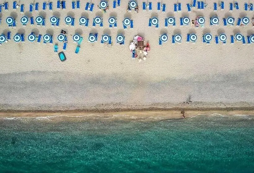 هتل Club Esse Aquilia Beach Village