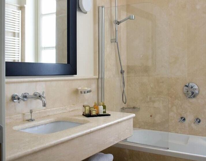 هتل Albergo Palazzo Decumani