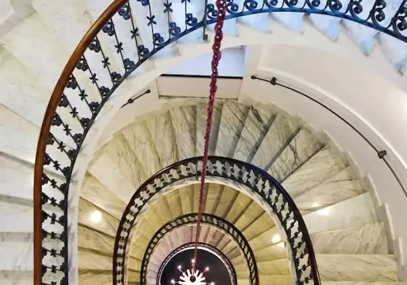 هتل Albergo Palazzo Decumani