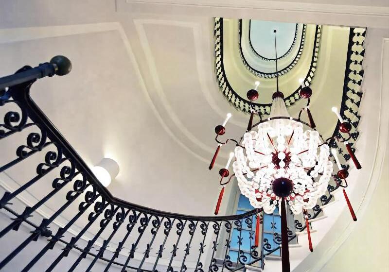 هتل Albergo Palazzo Decumani