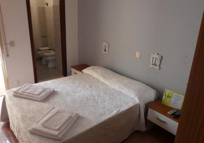 בית מלון כפרי Ile De France Cesenatico